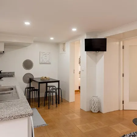 Апартаменты Graca Village Escape 2br Лиссабон